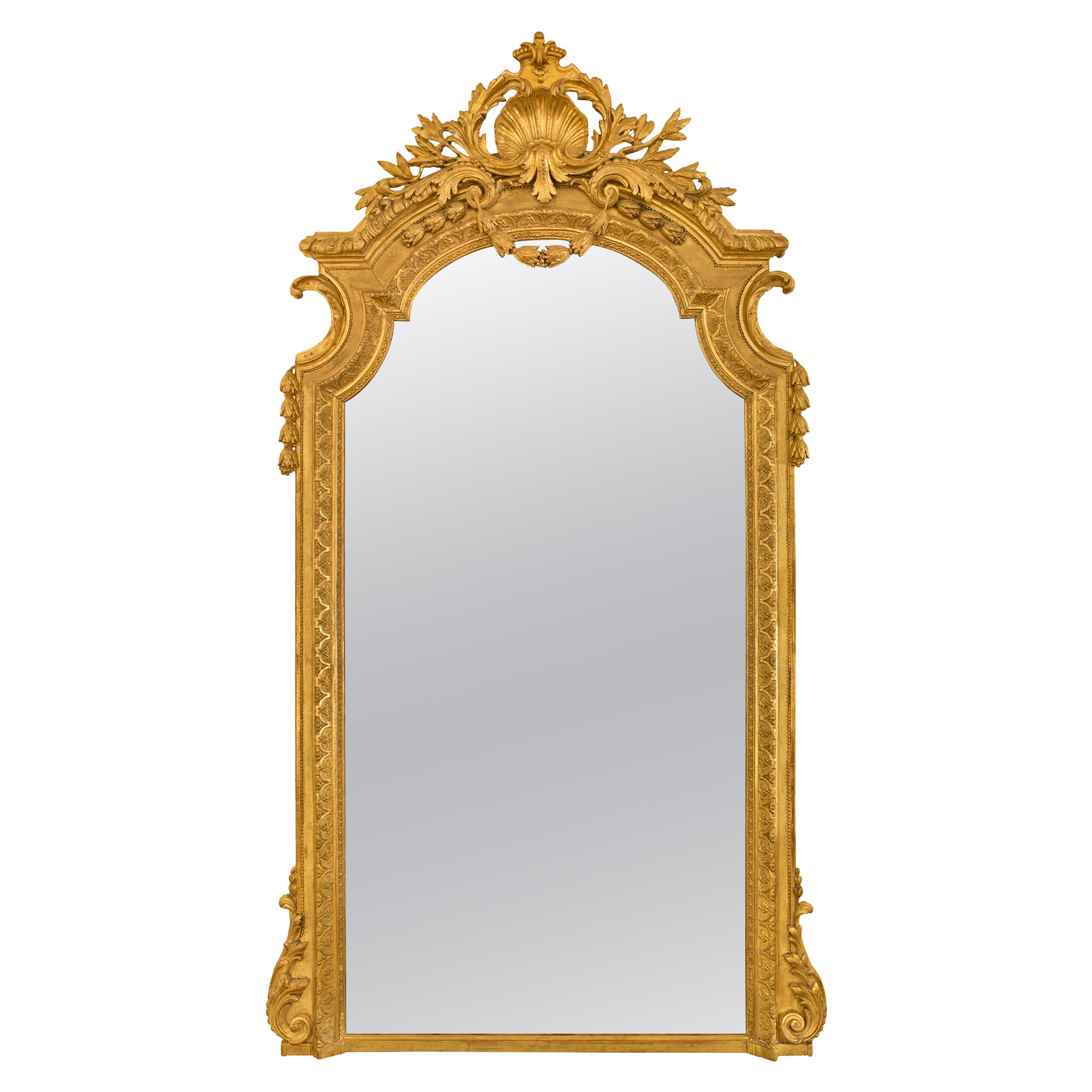 Miroir italien du 19ème siècle en bois doré de style Louis XVI