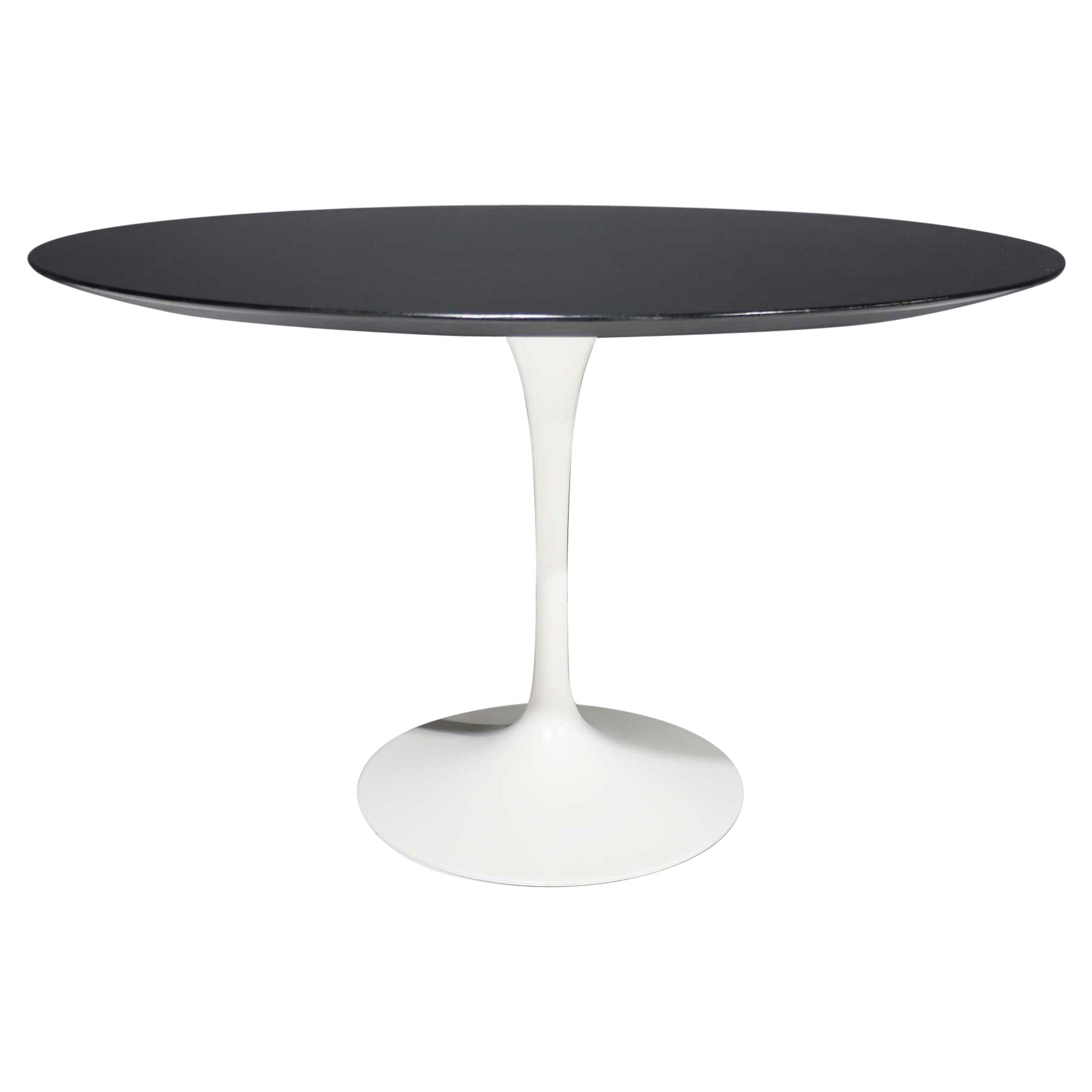 Eero Saarinen Oval Dining Table at 1stDibs