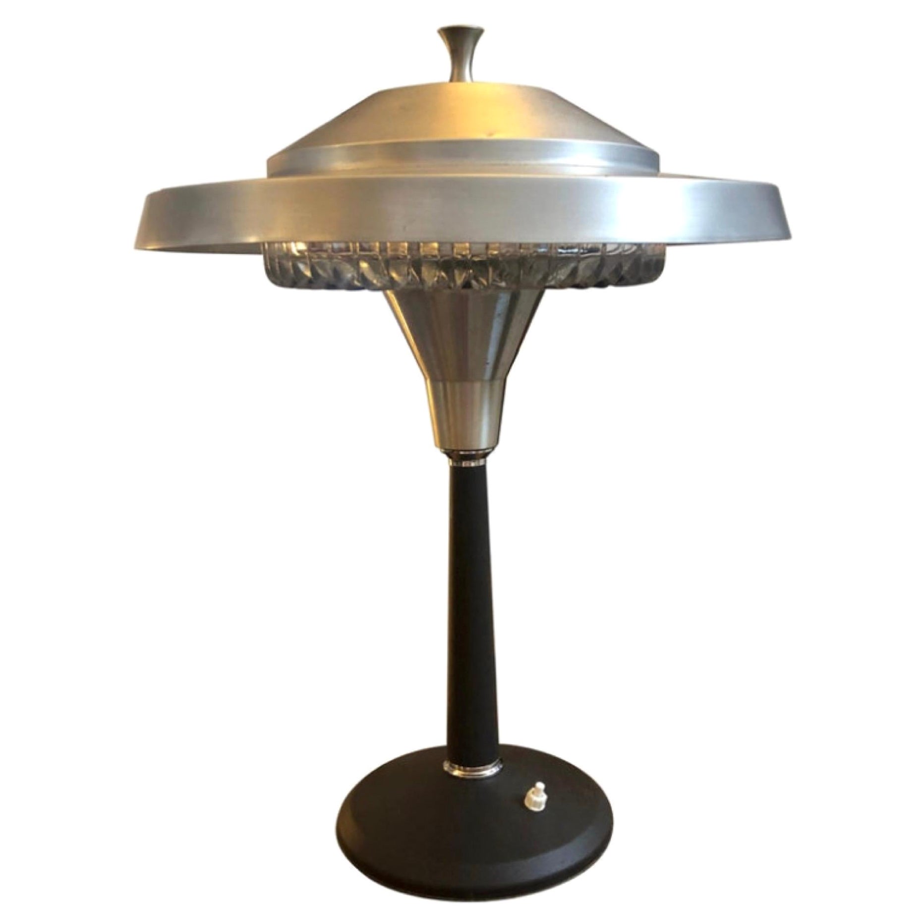 1960er Jahre Space Age Schwarzes Eisen und Aluminium Italienische Tischlampe im Angebot