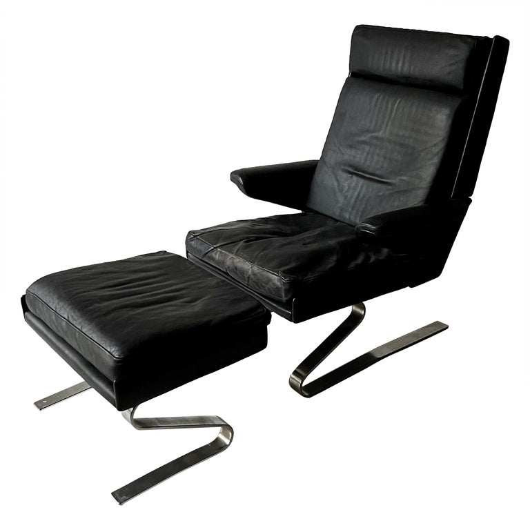 COR Swing Designer-Sessel aus Leder mit Ottomane im Angebot bei 1stDibs
