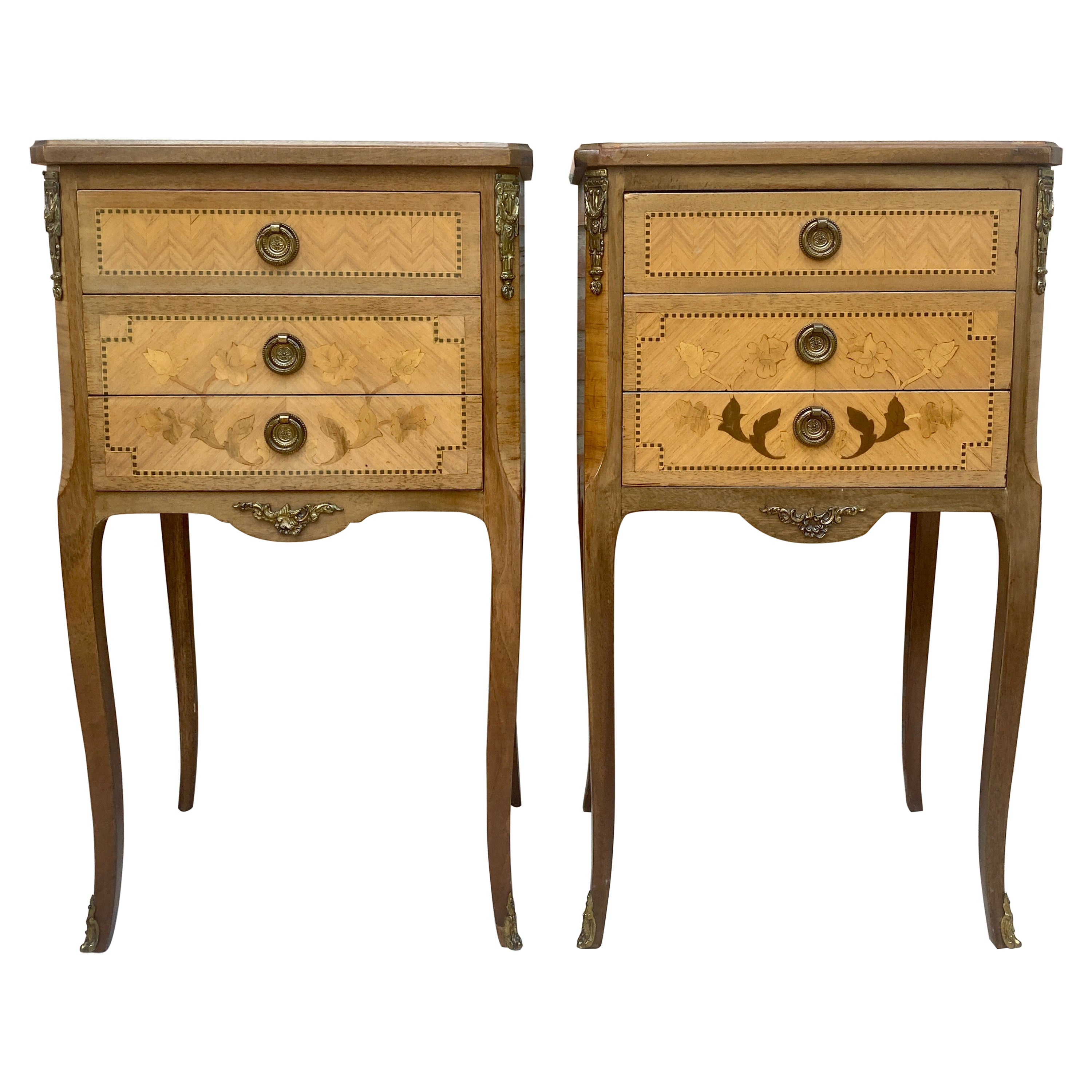 Early 20th Century French Marquetry Bedside Tables and Bronze Hardware, Set of 2 For Sale