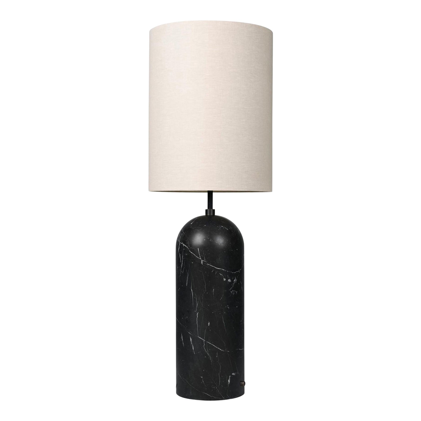 Lámpara de pie 'Gravity XL High' para Gubi en mármol negro con pantalla de lona