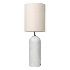 Lampadaire « Gravity XL High » pour Gubi en marbre blanc avec abat-jour en toile
