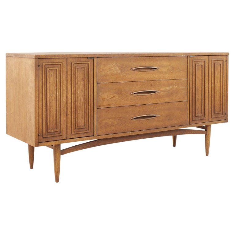 Broyhill Sculptra Mid-Century Walnut Credenza For Sale at 1stDibs