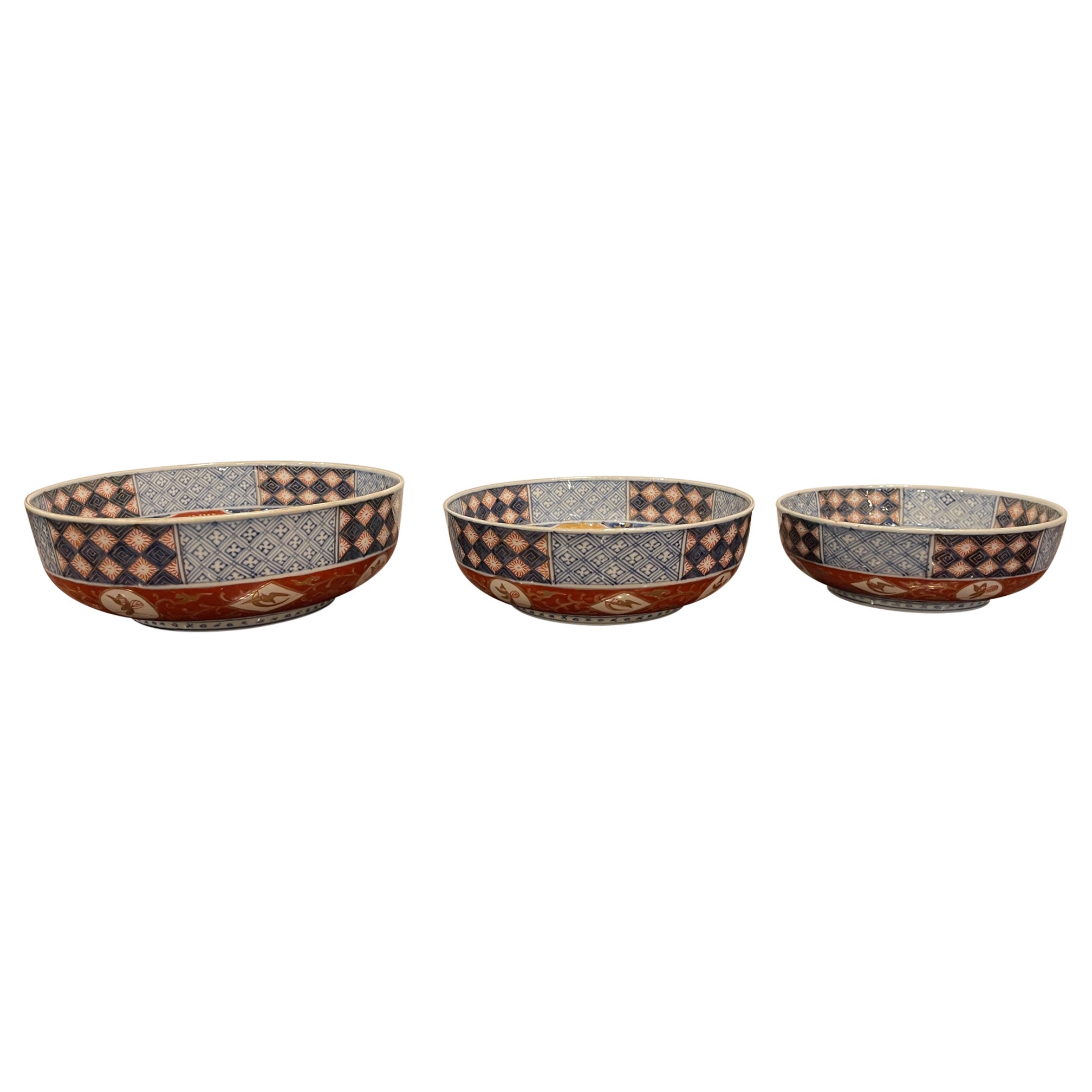 Set of Three Japanese Imari Graduated Porcelain Bowls, 19th Century