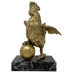 Coq Gallic français ancien en bronze doré sur socle en marbre vert, vers 1890-1900