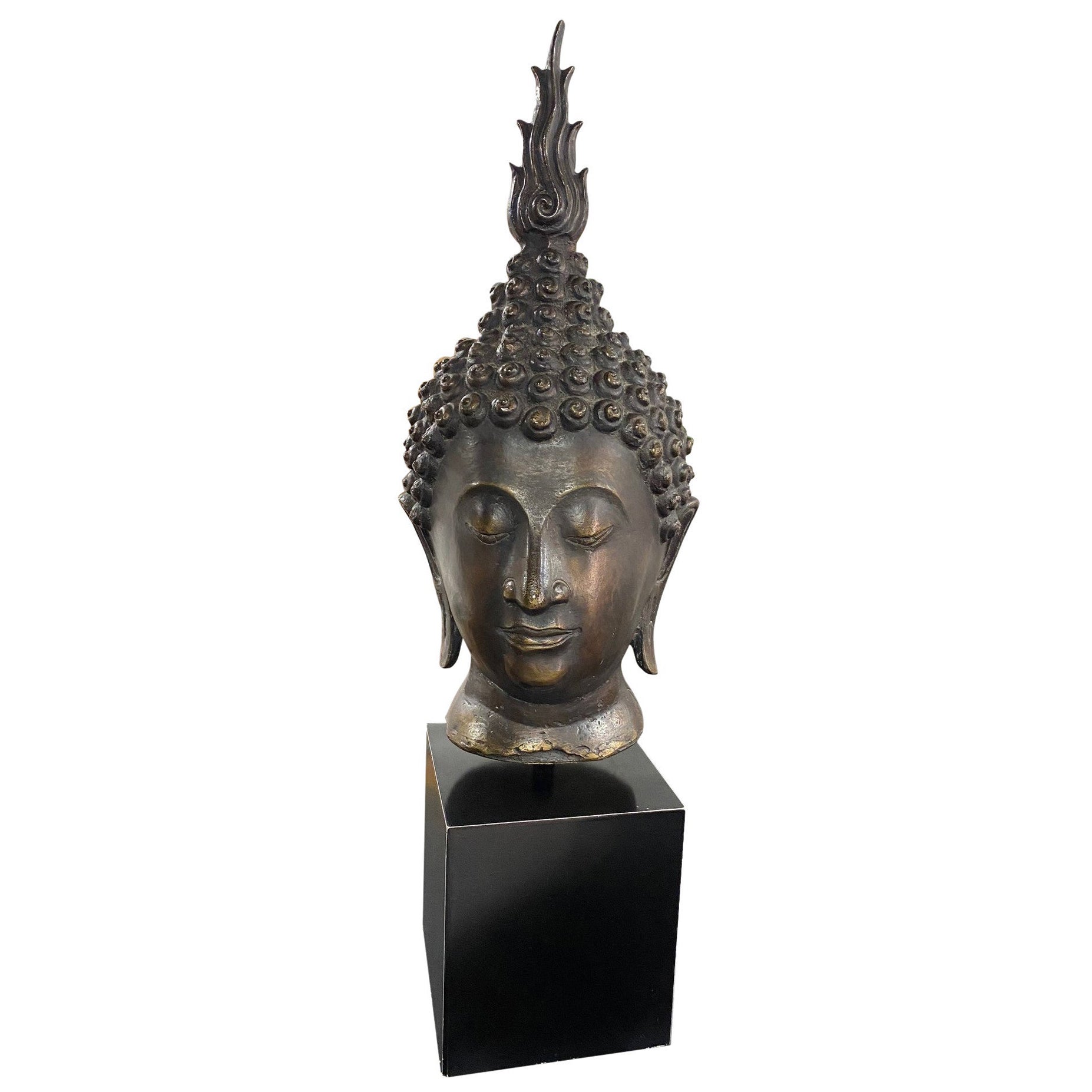 Großer schwerer thailändischer siam-asiatischer Keramik-Buddha-Kopf-Büstenskulptur auf einem Ständer