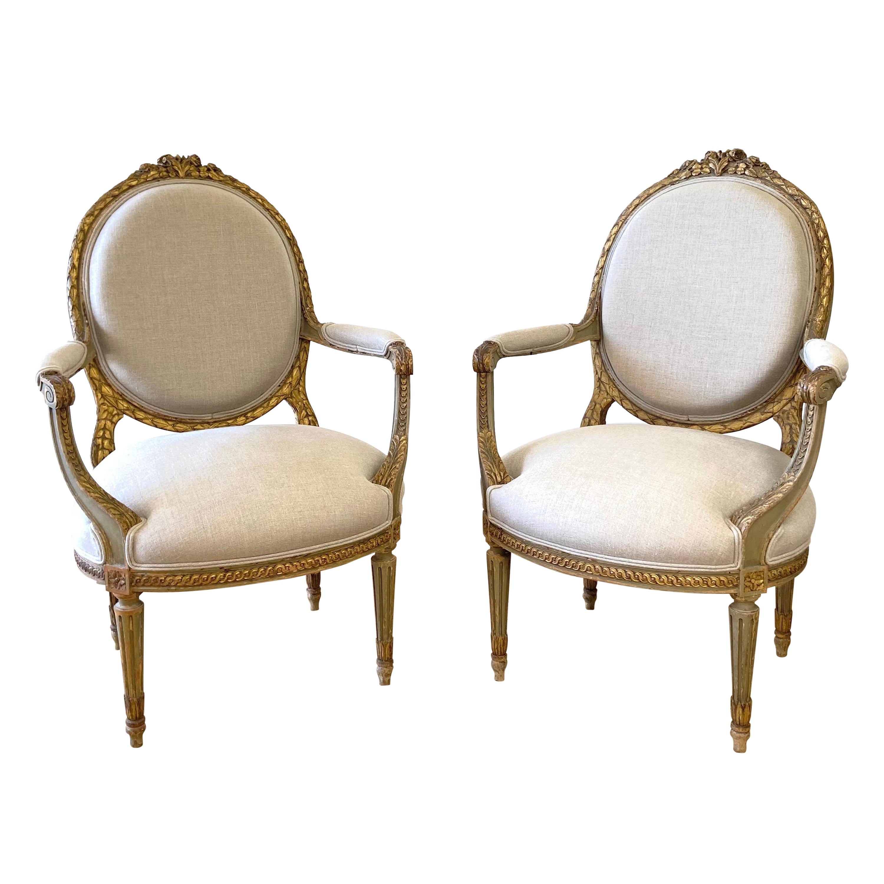 Antikes Paar französischer Sessel im Louis-XVI-Stil, Originalfarbe und vergoldetes Holz im Angebot