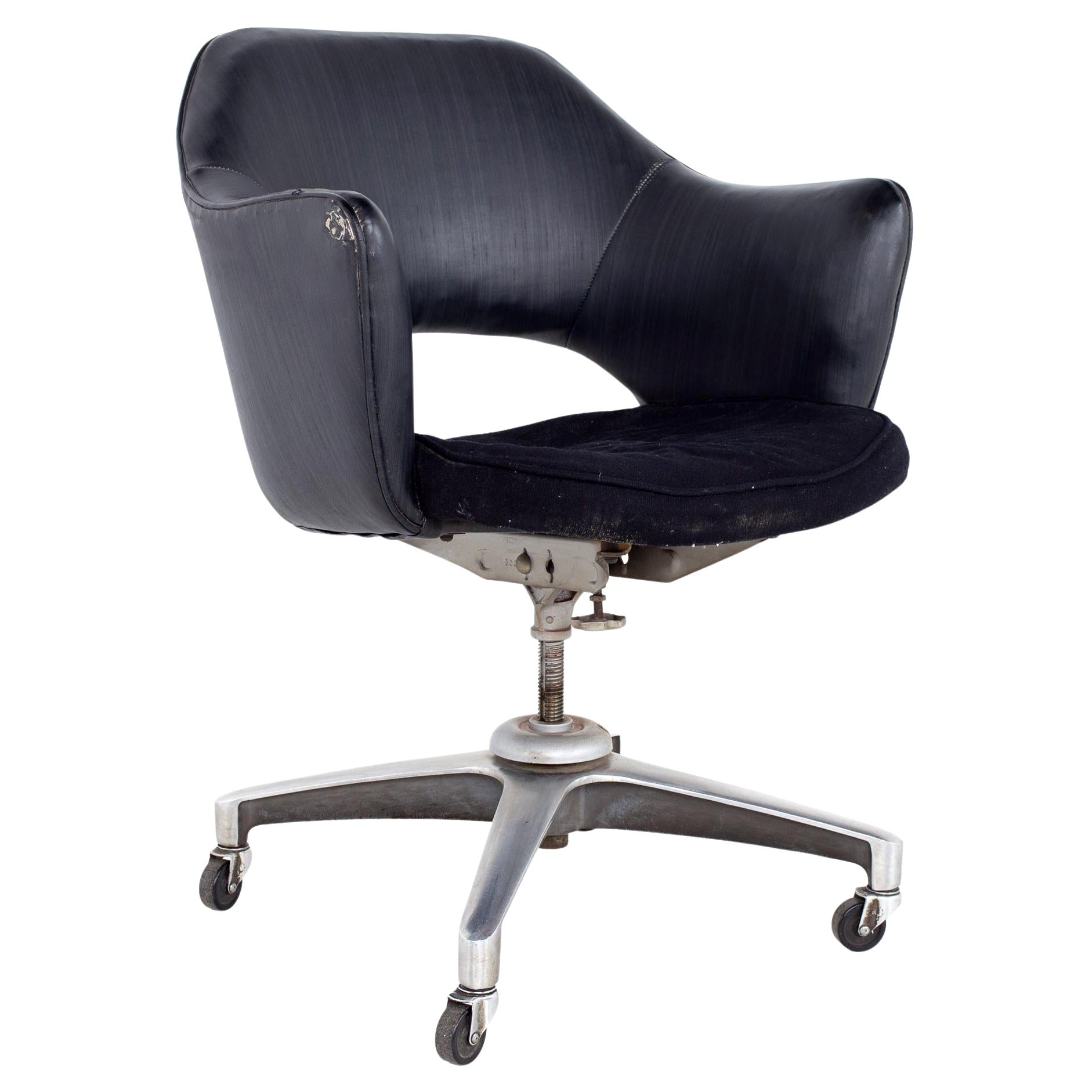 Saarinen Style Mid-Century Wheeled Desk Chair For Sale