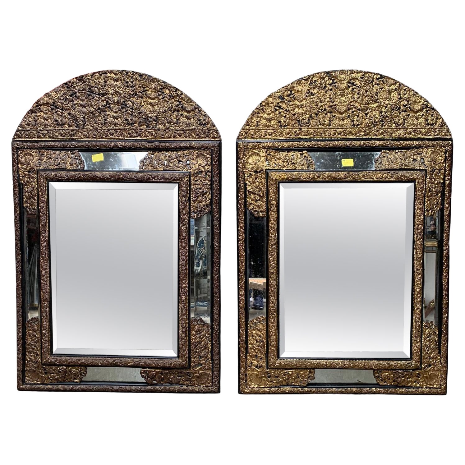 Paire de grands miroirs repoussés de style Régence française du 19ème siècle