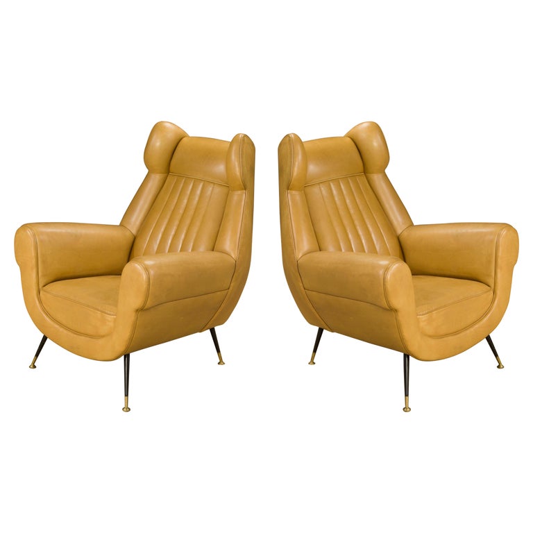 Pair of Gigi Radice for Minotti Leather Wingback Lounge Chairs, Italy, c. 1950s For Sale
