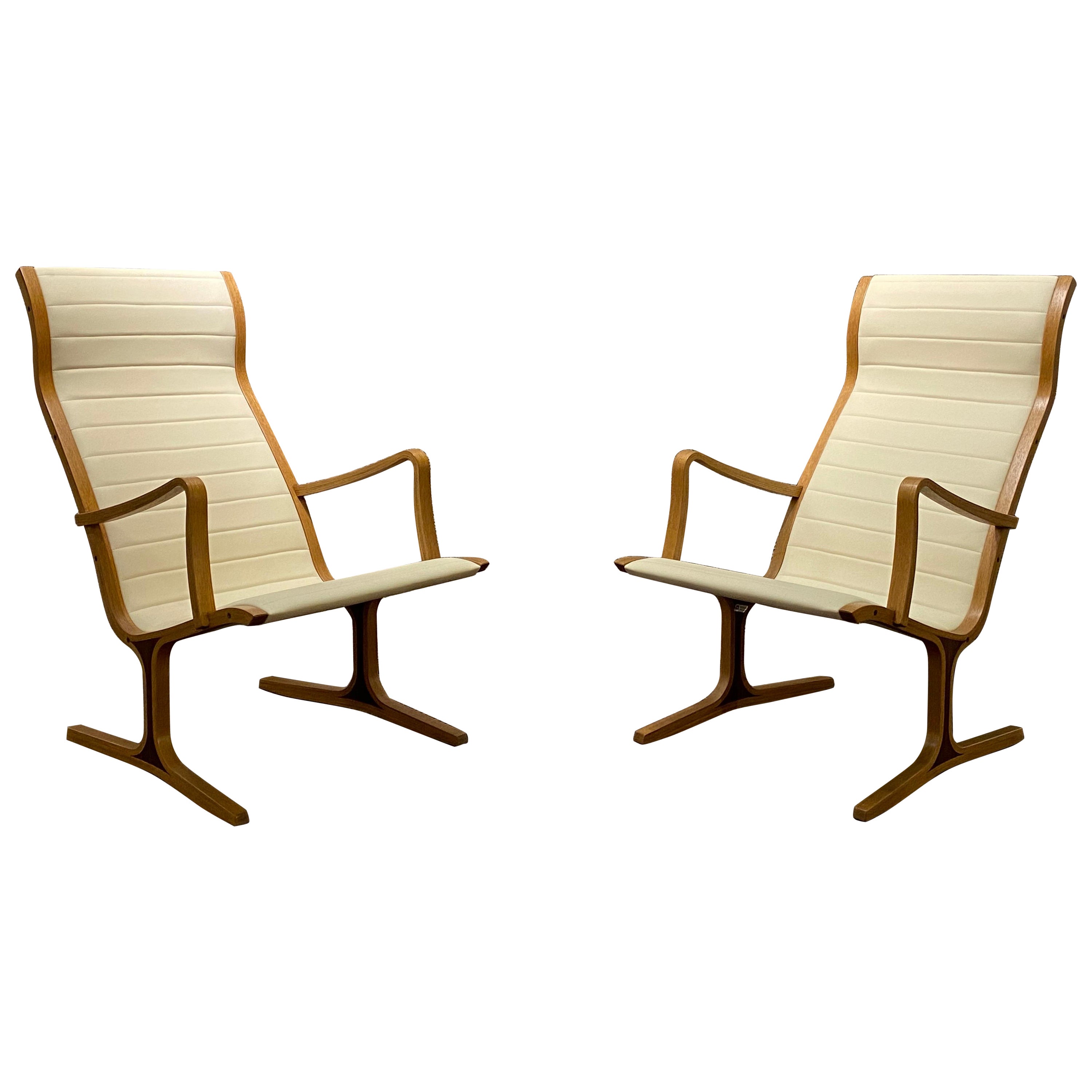 Pair of "Heron" Japanese Chairs by Mitsumasa Sugasawa for Kosuga Japan For Sale