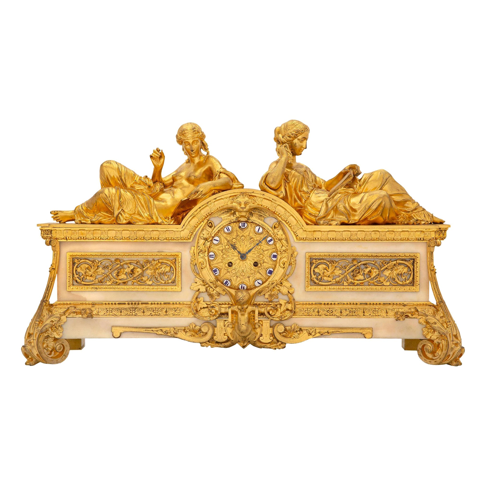 Horloge française du début du XIXe siècle en bronze doré et marbre de Carrare blanc