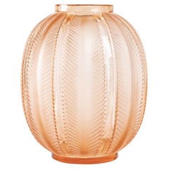 1932 Ren Lalique Biskra-Vase aus lachsrosa und orangefarbenem Glas