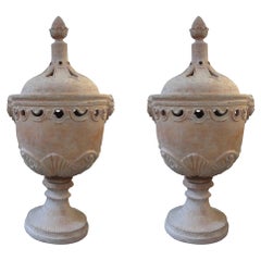 Monumentales Paar italienischer Terrakotta-Urnen im neoklassischen Stil von Galestro