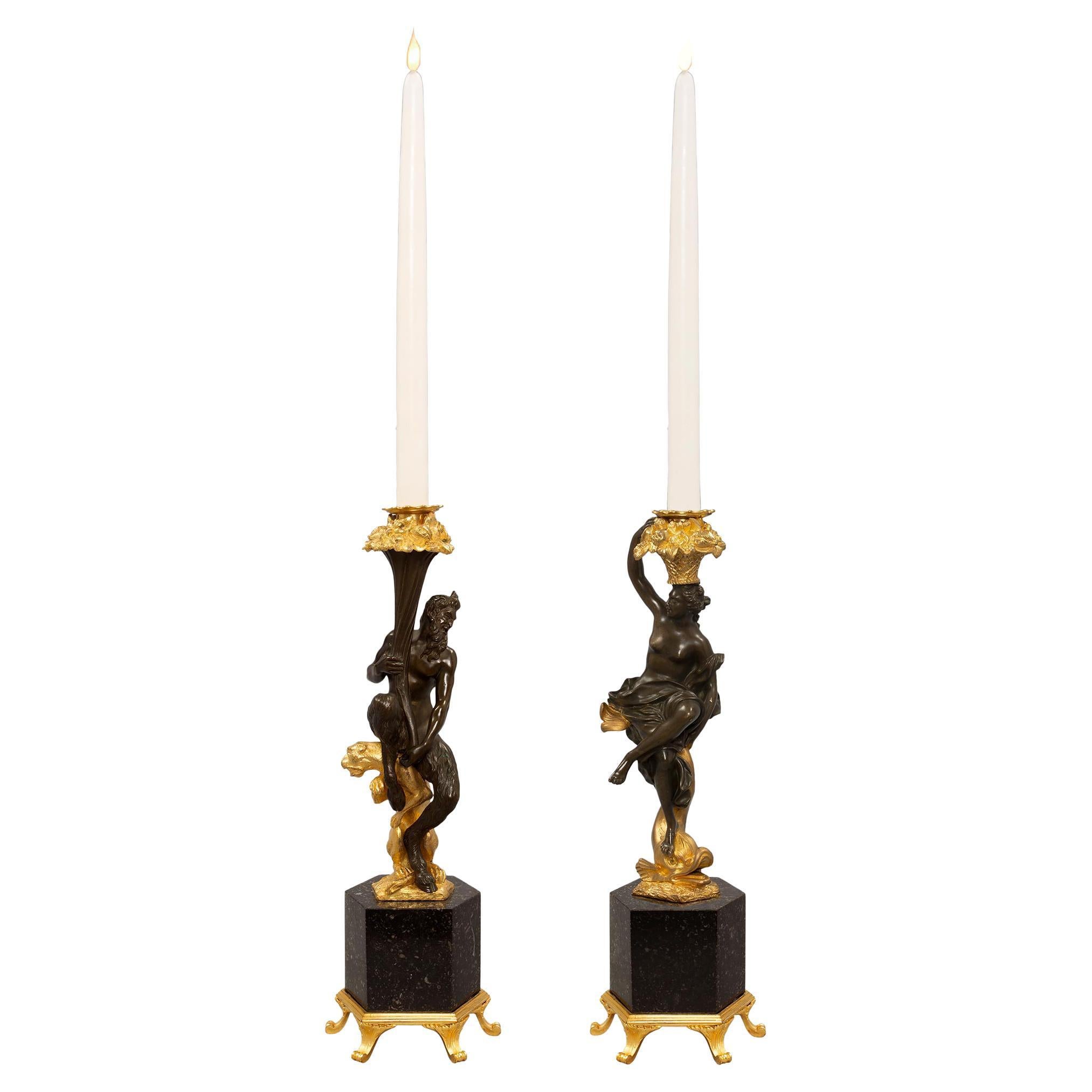 Paar französische Kerzenständer im Renaissance-Stil des 19. Jahrhunderts im Angebot