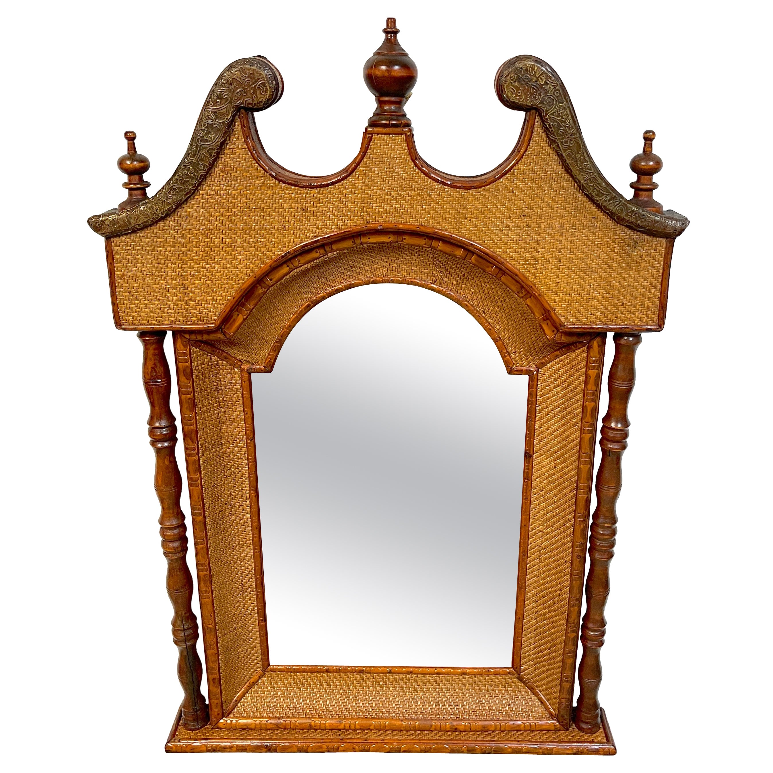 Miroir bonnet en rotin et cuivre pour horloge de grand-père British Colonial en vente