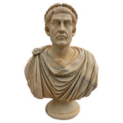 Buste de Caesar juif de style néoclassique espagnol sculpté à la main en marbre blanc vieilli