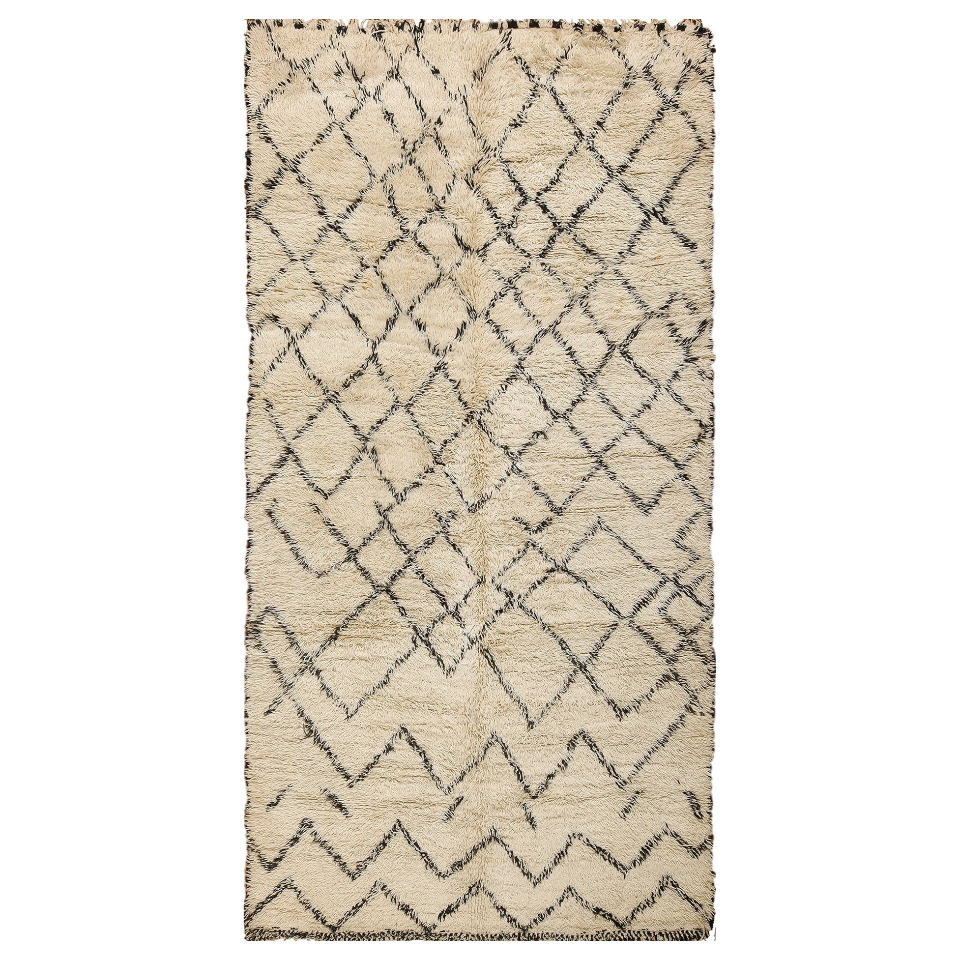 Nazmiyal Collection Vintage Moroccan Berber Carpet. 5 ft 9 in x 10 ft 10 in For Sale