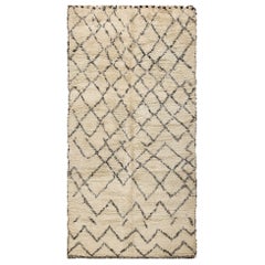 Nazmiyal Collection Vintage Moroccan Berber Carpet. 5 ft 9 in x 10 ft 10 in