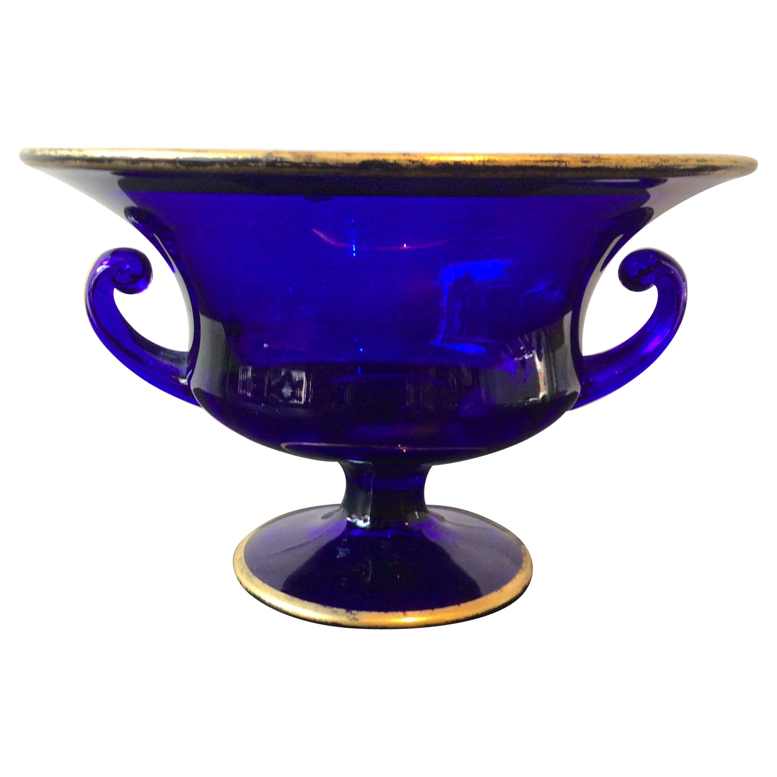 Urne classique en verre bleu royal des années 1940 avec bordure dorée en vente
