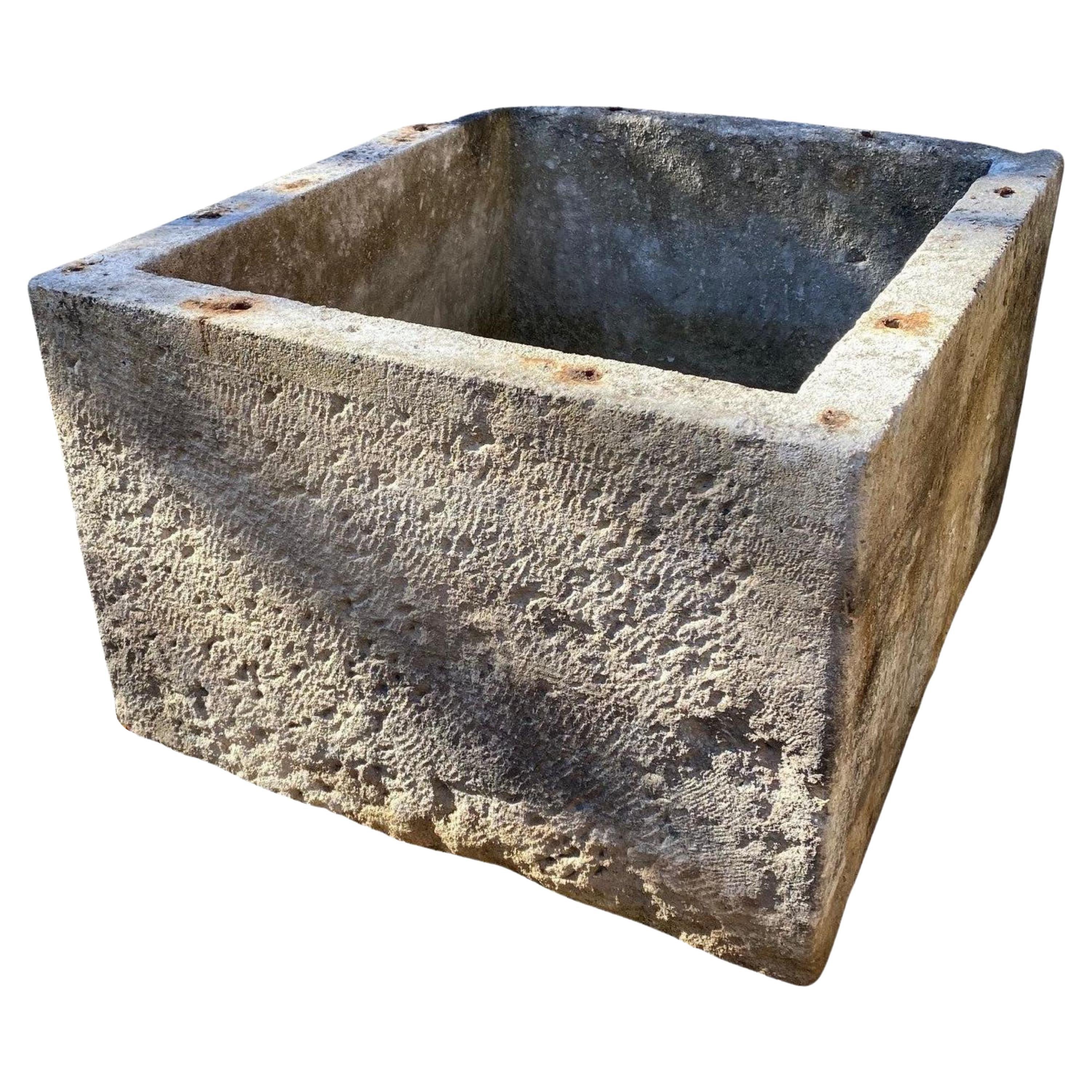 Contenedor de Piedra Tallada a Mano Jardinière Abrevadero Lavabo Antiguo LA . Siglo XIX  fuente de agua cuenca de piedra tallada a mano recipiente . este abrevadero se puede instalar con un simple caño de metal de bronce independiente o montado en
