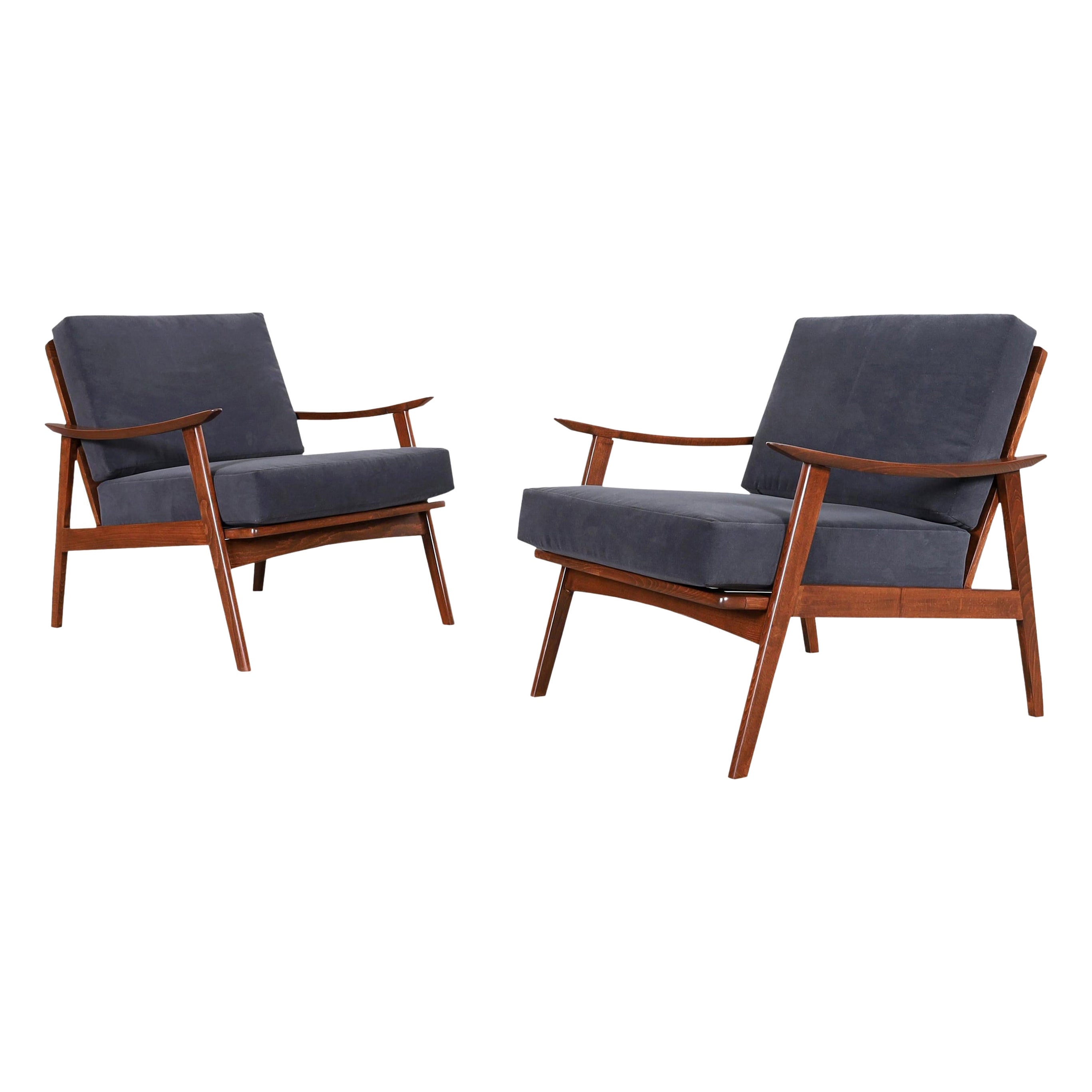 Moderne Lounge-Stühle aus Nussbaumholz aus der Jahrhundertmitte im Angebot