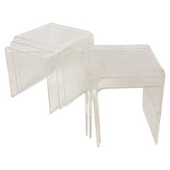 Paire de tables gigognes/tables empilables en lucite en cascade du milieu du siècle dernier, 1970