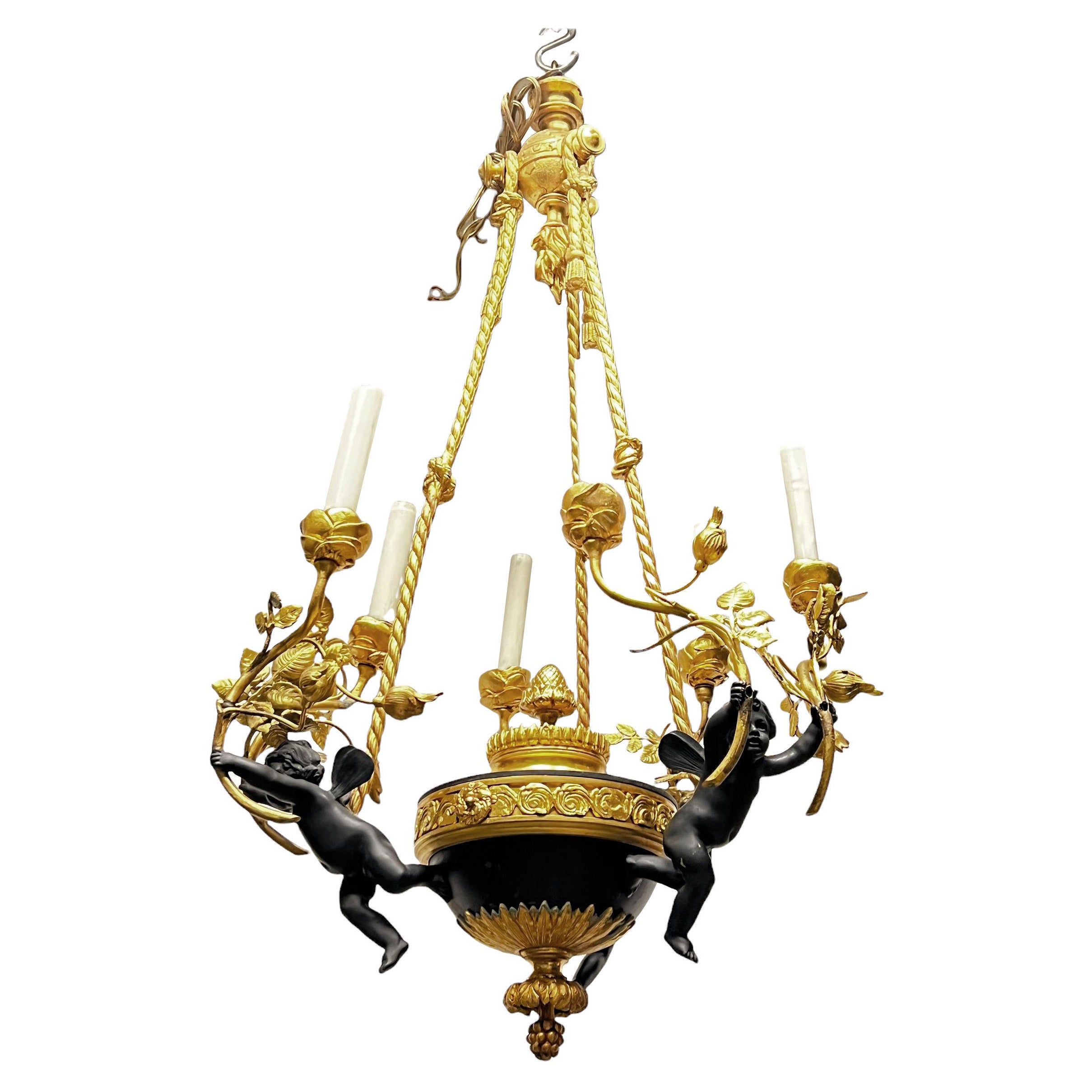 Lustre à six lumières de style Louis XVI en bronze patiné à motif de putti en vente