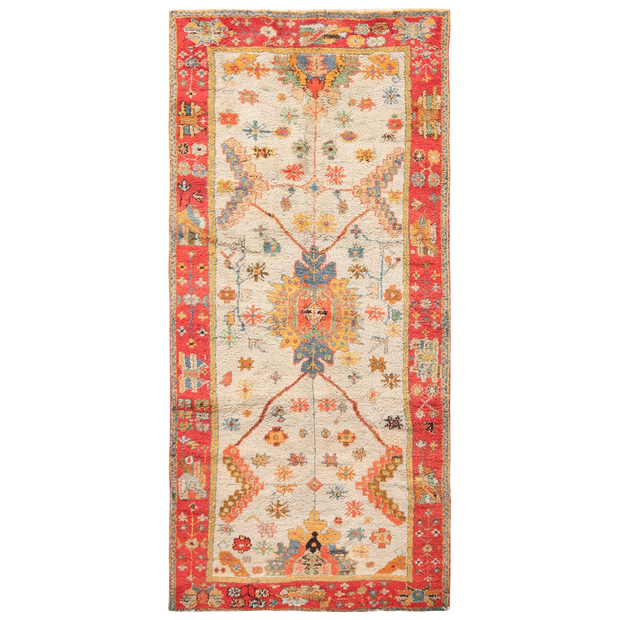 Antiker türkischer Oushak-Teppich im Arts and Crafts-Stil.5 Fuß 5 Zoll x 11 Fuß
