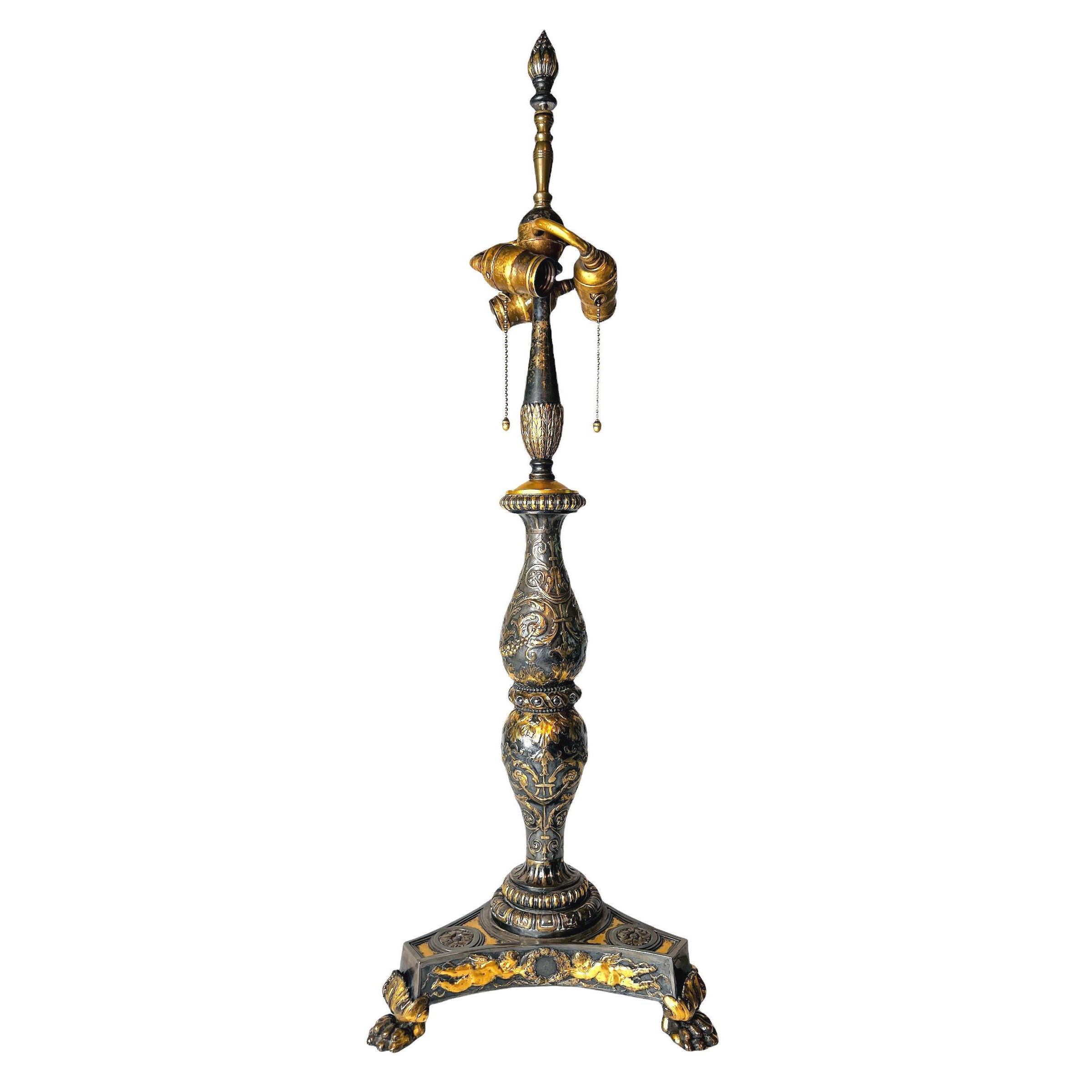 E.F. Neoklassizistische Caldwell-Tischlampe, teilweise vergoldet