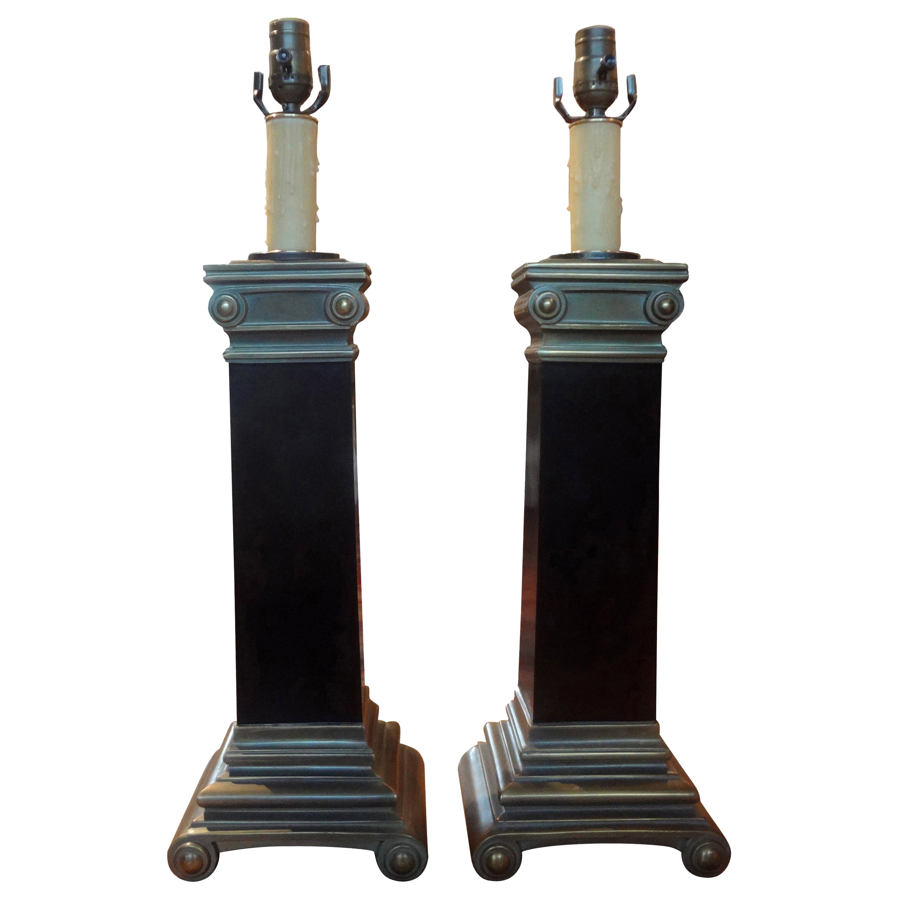 Paar korinthische Säulenlampen aus Messing im neoklassischen Stil