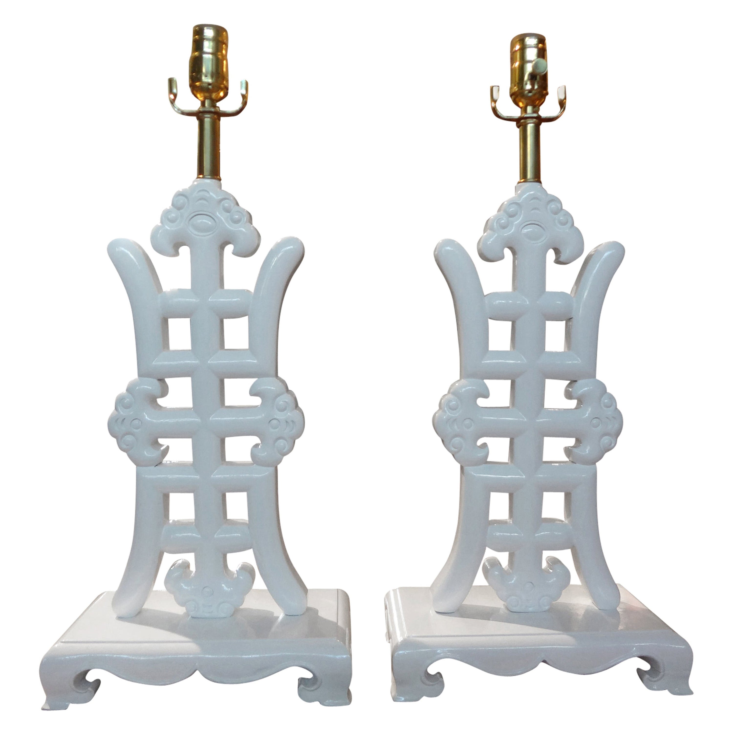 Pair of Asian Modern James Mont Style White Lacquered Lamps For Sale
