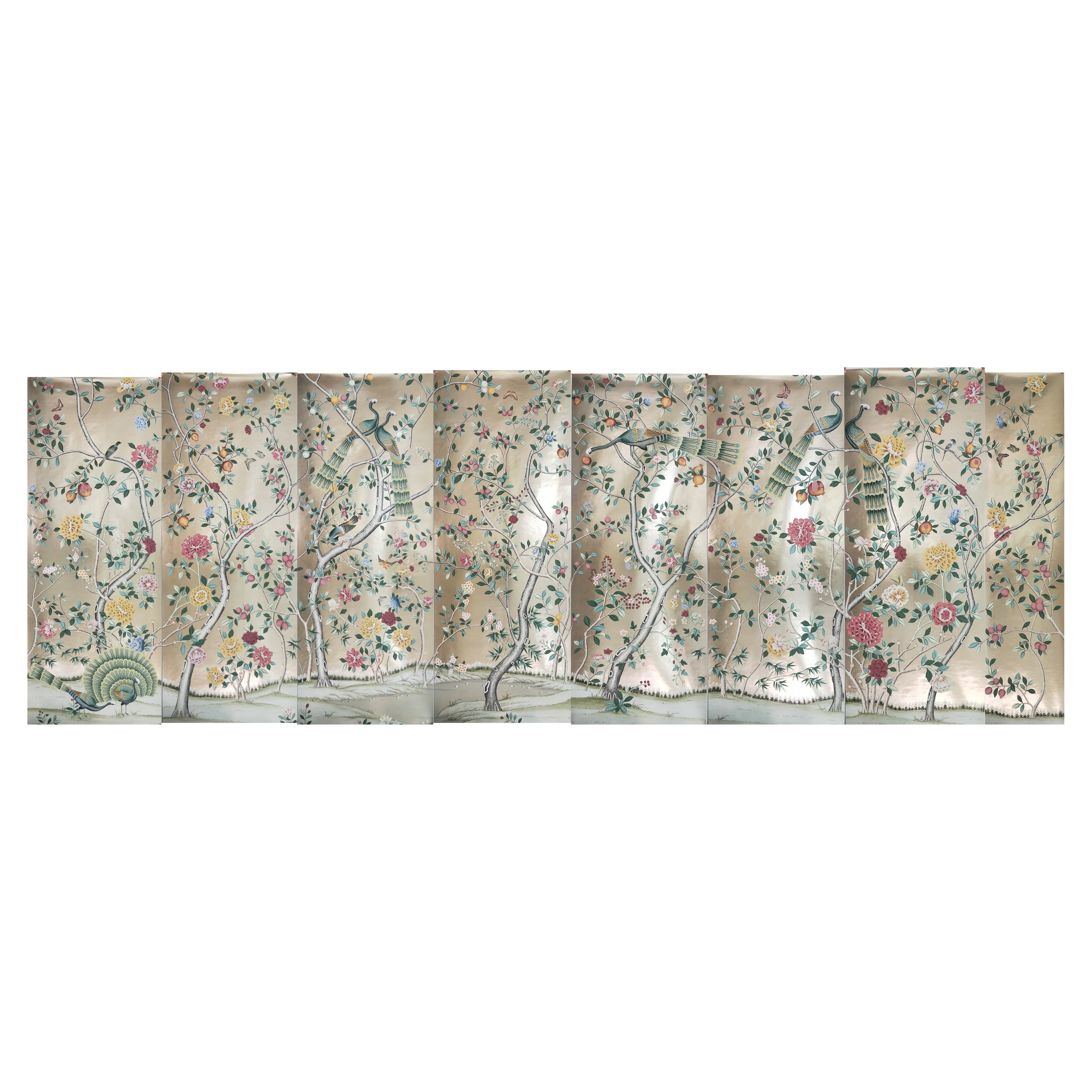Carta da parati Peacock Chinoiserie dipinta a mano su sfondo metallizzato champagne in vendita