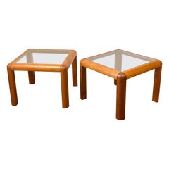Paire de tables d'appoint carrées danoises en teck et verre de type Trioh-Mobler des années 1960