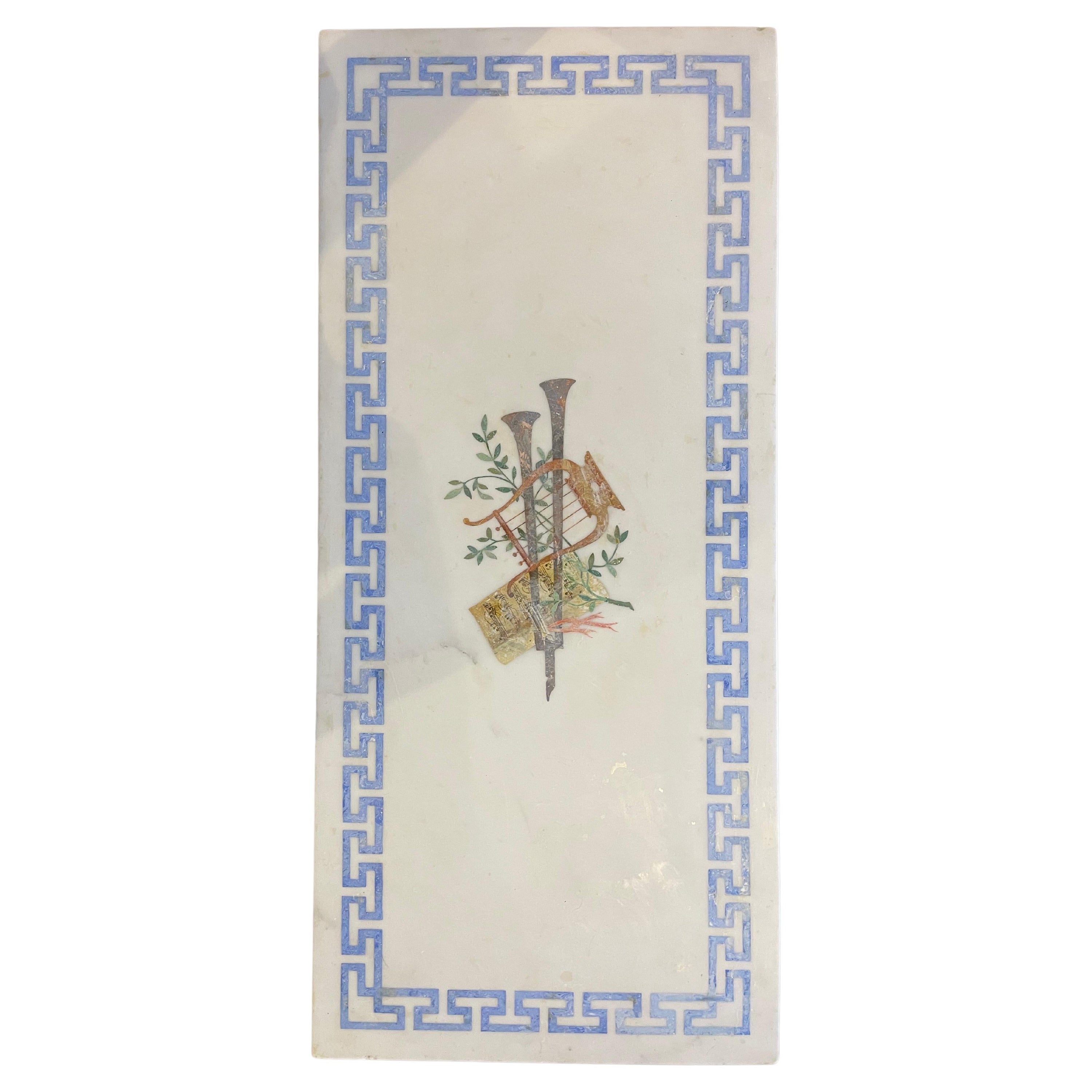 Couchtisch mit weißer Marmorplatte und vergoldeter Platte, griechischer Schlüssel und dekorativer Intarsien