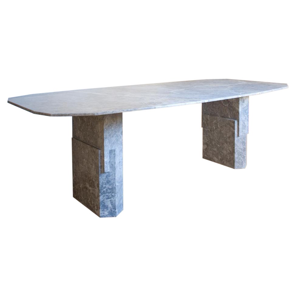 The Dorik Dinning Table by Oeuffice For Sale