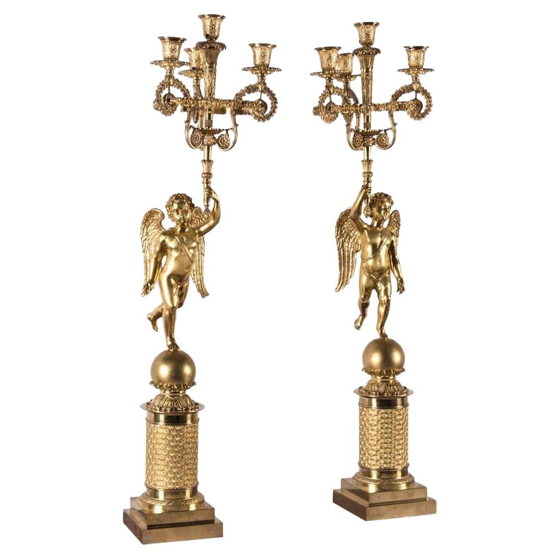 Paire de candélabres français en bronze doré avec Putti Période Empire 19ème siècle