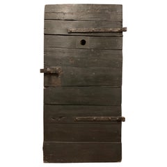 Ancienne porte de prison avec judas, laquée noire, Italie du XIXe siècle