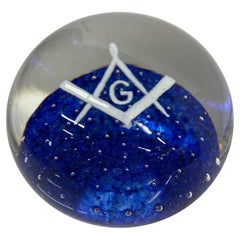 John Gentile Art Glass Paperweight Control Bubble Masonic Blue White des années 1960