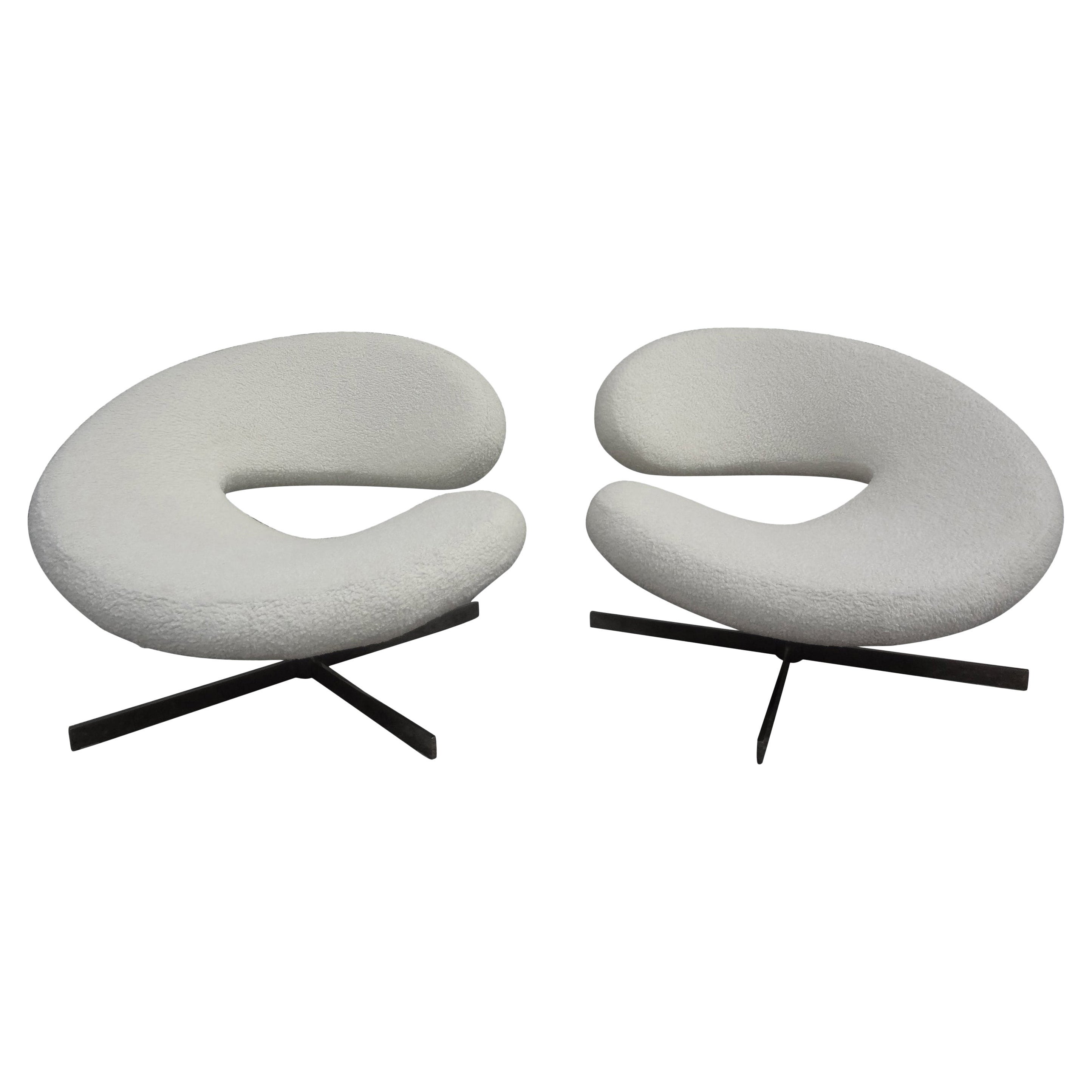 Pair of French Modernist Sculptural Swivel Chairs by Roche Bobois For Sale