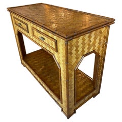 Vieille console en bambou tissé avec tiroirs, bureau marocain arcs en laiton clé grecque