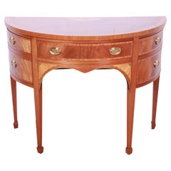 Meuble de rangement d'appoint demi-lune en acajou marqueté et bois de satin de Baker Furniture Federal