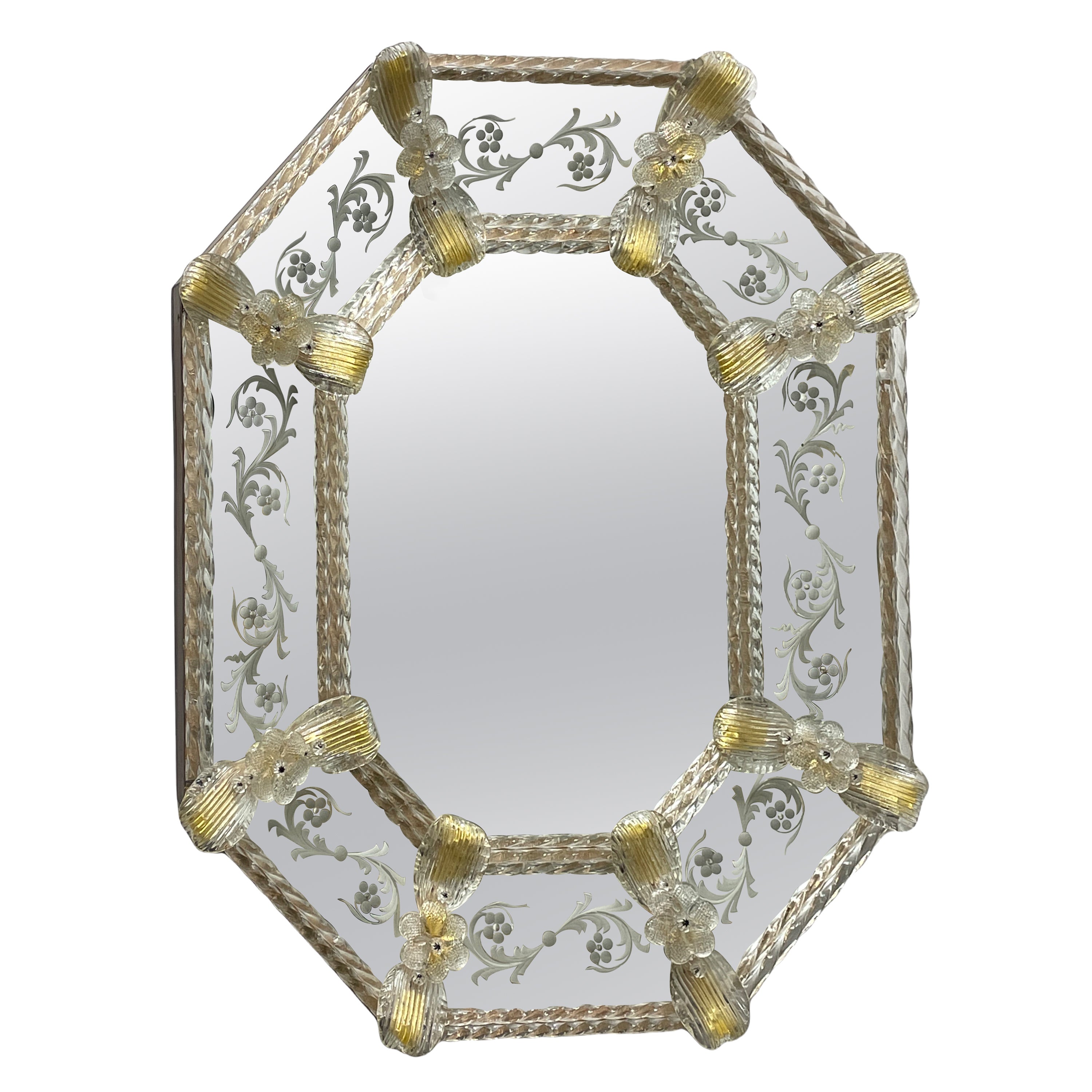 Beautiful Murano Glass Wall Mirror Clear and Gold Flakes Glass 1960s, Italy For Sale