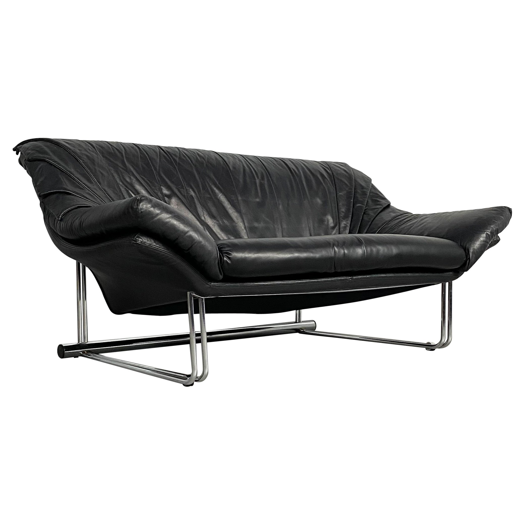 Postmodernes Sofa aus Leder und Chrom, um 1970 im Angebot