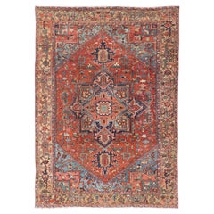 Antiker persischer Heriz-Teppich aus Wolle mit geometrischem Medaillon-Design in Juwelentönen