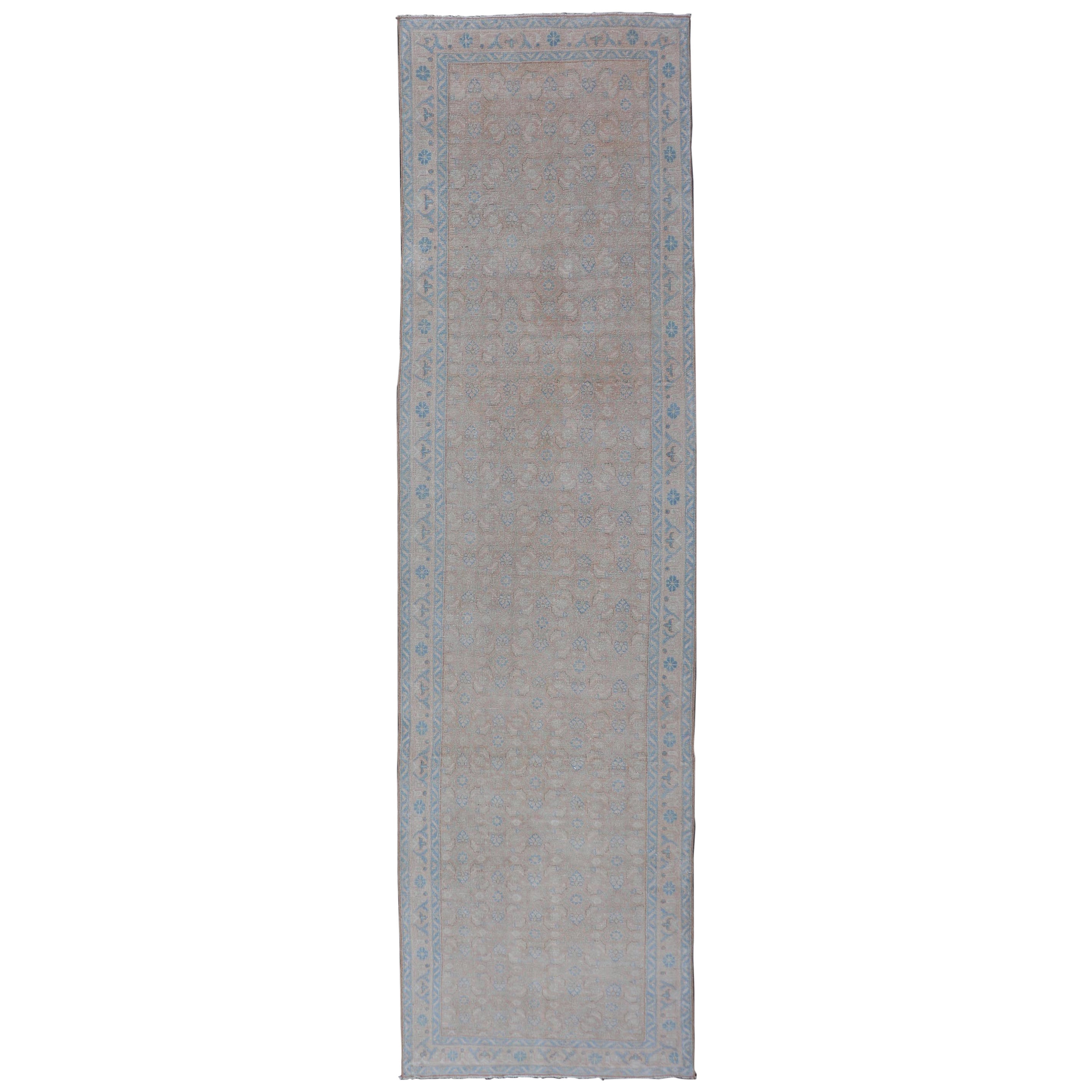 Long tapis de couloir persan Malayer ancien noué à la main avec motifs sous géométriques