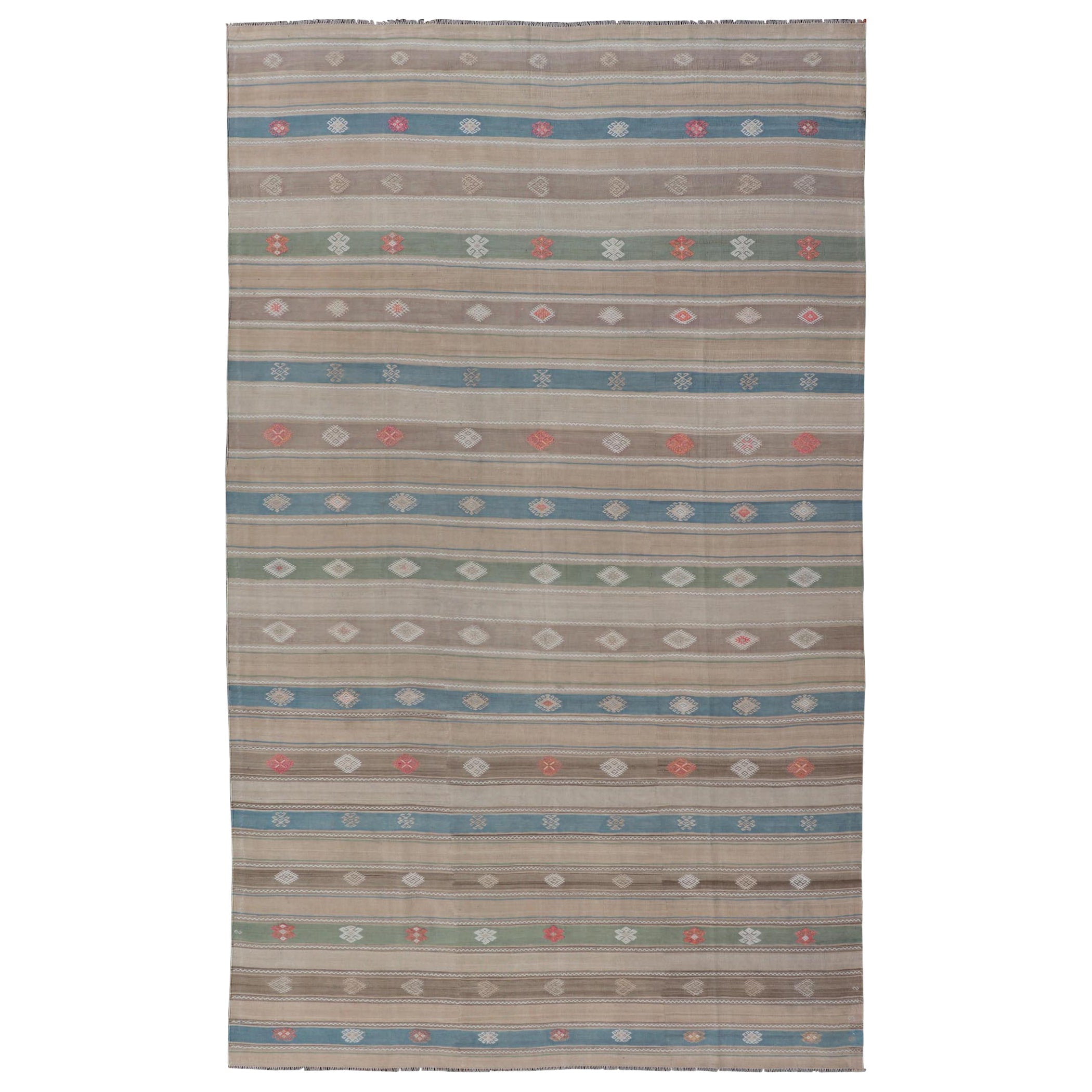 Vintage Hand-Woven Flatweave Kilim in Wool with Sub-Geometric Design and Motifs