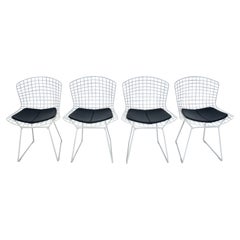 Ensemble de quatre chaises d'appoint originales Harry Bertoia pour Knoll en fil métallique blanc, années 1960