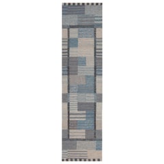 Tapis de couloir Kilim d'inspiration suédoise moderne de la collection Nazmiyal. 3 pieds 1 pouces x 12 pieds 